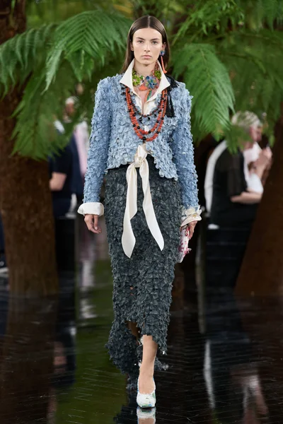 Look 32